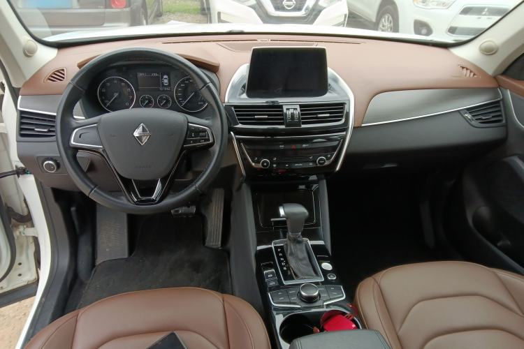 Used BORGWARD BX5 2017 20TGDI Automatic Two-Wheel Drive New Edition Center Console