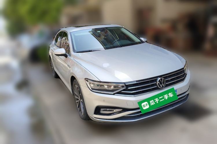 Used Volkswagen Magotan 2020 330TSI DSG Luxury Edition Front Right 45 Deg