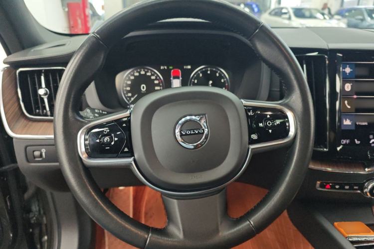 Used Volvo XC60 2021 T5 4x4 Smart Luxury Edition Steering Wheel