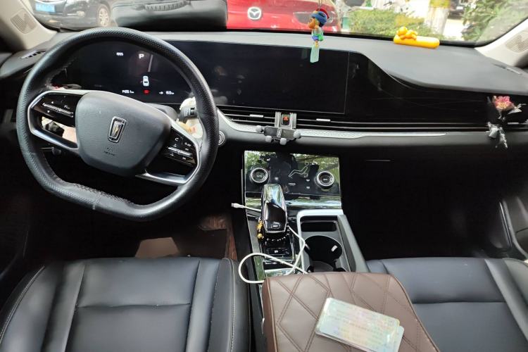 Used Bestune B70 2023 3rd Generation 1.5T Automatic Enjoyment Version 70th Anniversary Edition Center Console