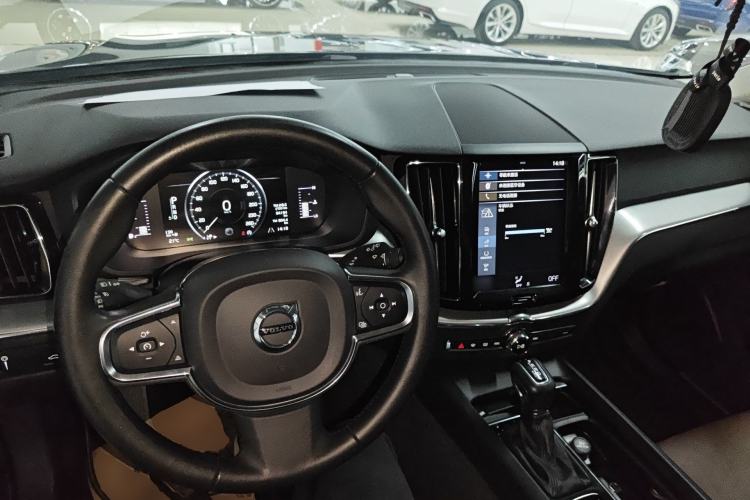 Used Volvo XC60 2019 T5 4x4 Smart Edition China VI Standard Center Console