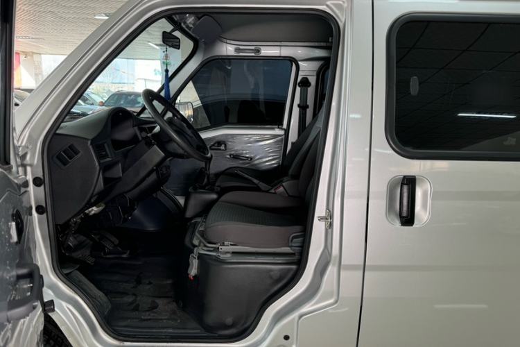 Used Wuling Zhiguang 2023 1.5L Practical Version 5/7 Seats
