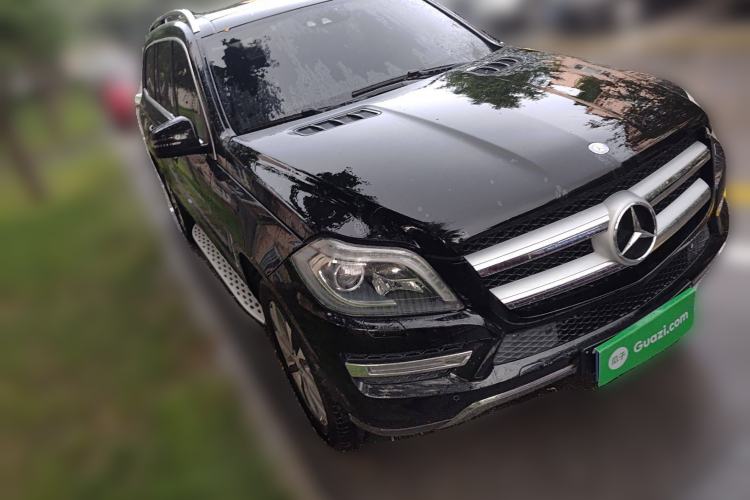 Used Mercedes-Benz GL-Class 2014 GL 400 4MATIC Luxury Model Front Right 45 Deg
