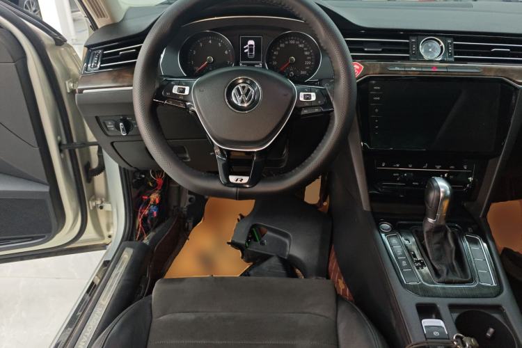 Used Volkswagen Magotan 2017 330TSI DSG Luxury Model Steering Wheel