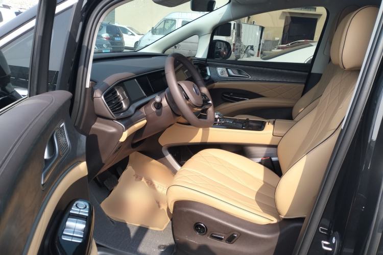 Used Denza D9 2024 EV 620 Premium Model Driver Seat