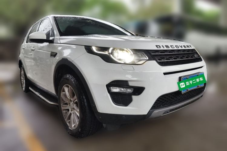 Used Land Rover Discovery Sport 2018 240 PS SE Version Front Right 45 Deg