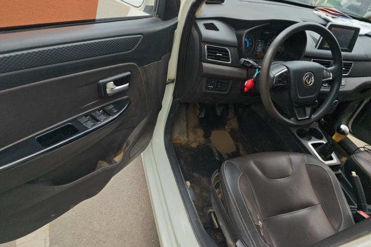 Used Dongfeng Fengon 330 2019 1.5L 330S Manual Comfort Version China VI Standard Driver Seat