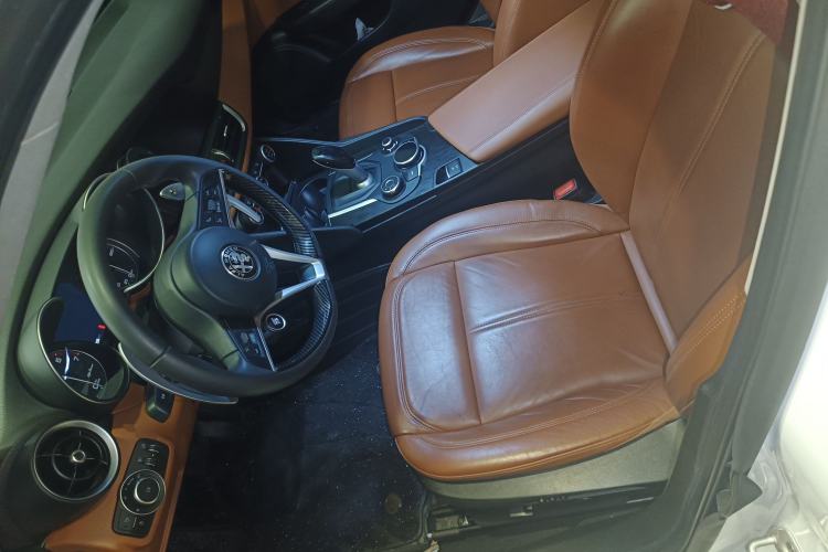 Used Alfa Romeo Giulia 2017 2.0T 280HP Luxury Edition Left Front Seat