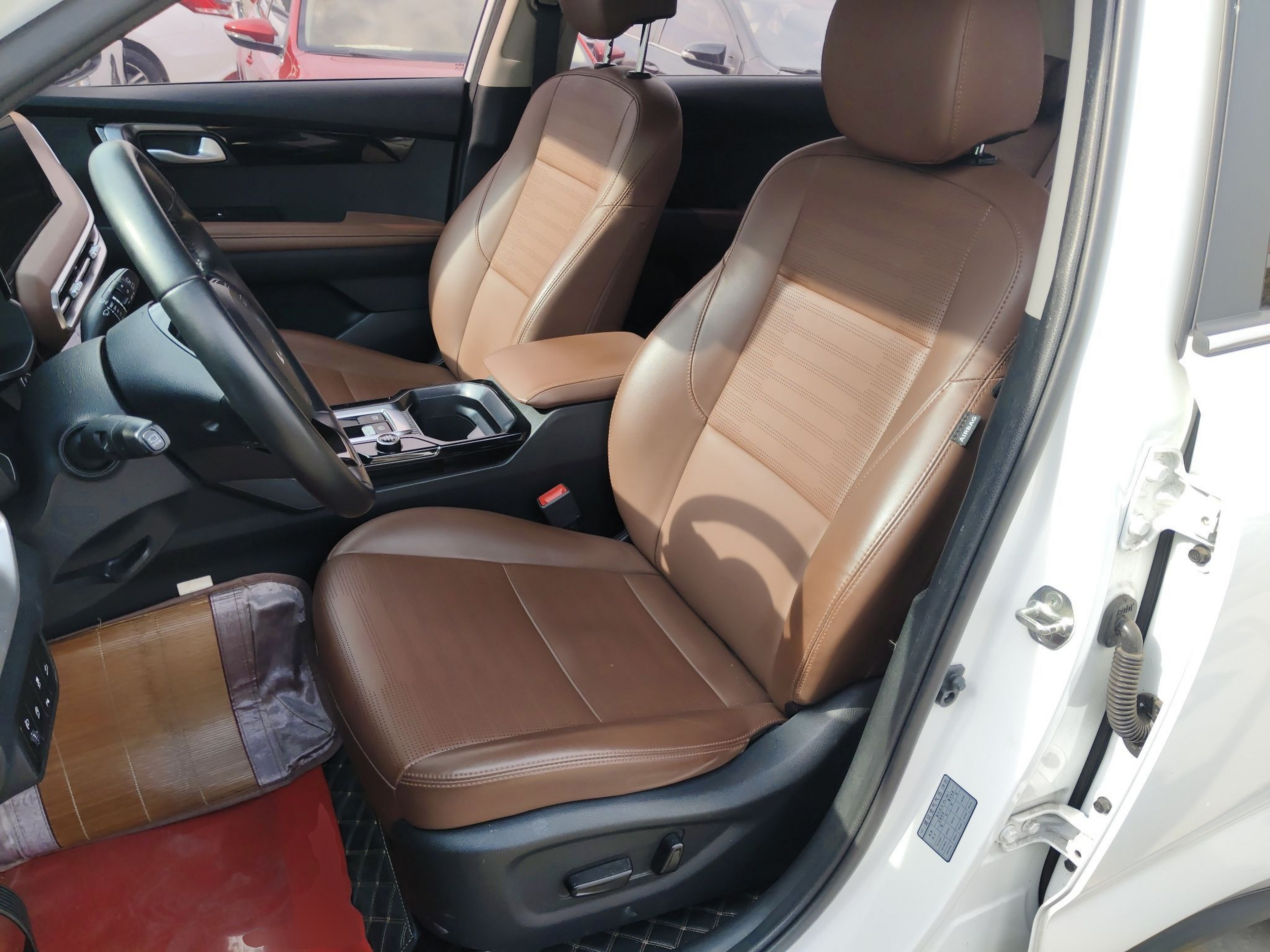 Переднее сиденье в автомобиле