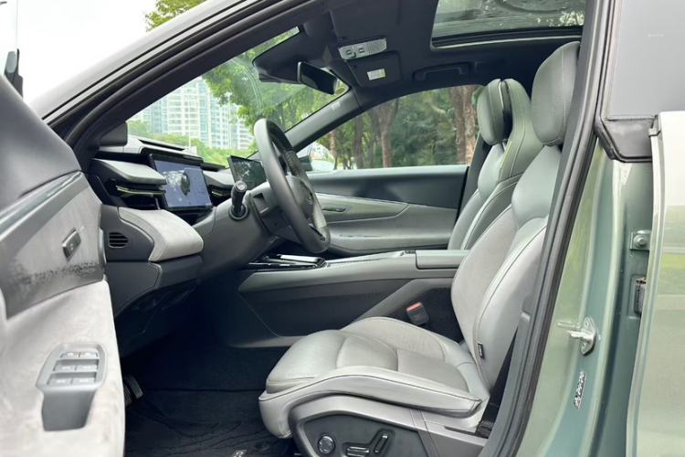 Used Lynk & Co 08 EM-P 2023 220km All-Wheel-Drive Performance Halo