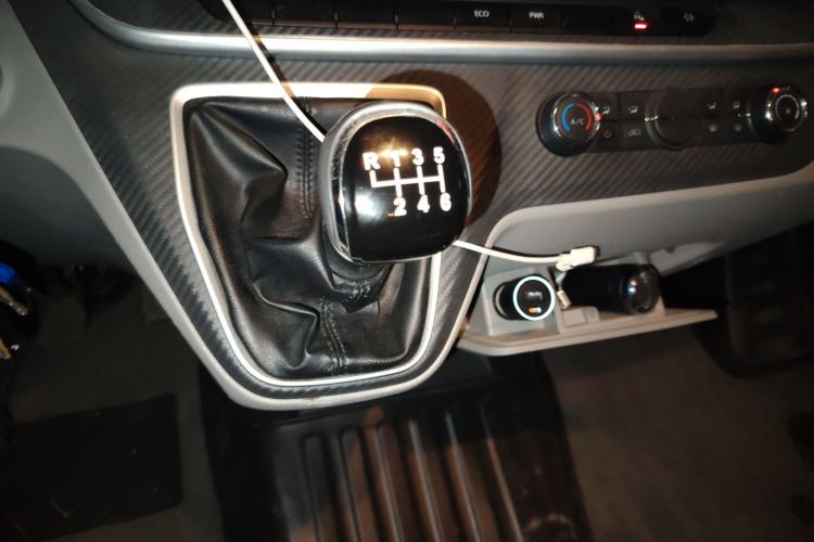 Used SAIC MAXUS Xintu V90 2019 2.0T Manual ZhiDuXing Front-Wheel-Drive Single Tire Short Wheelbase High-Roof 6-Seater