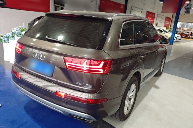 Used Audi Q7 2016 45 TFSI Technology Edition Rear Right 45 Deg