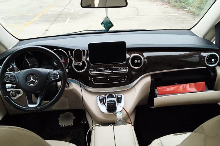 Used Mercedes-Benz V-Class 2018 V 260 L Prestige Extended Version China VI Center Console