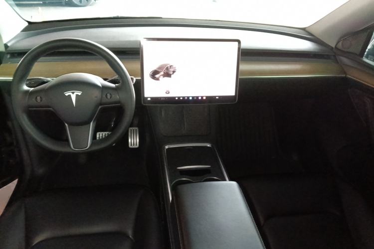 Used Tesla Model Y 2021 Standard Range Rear-Wheel Drive Version Center Console