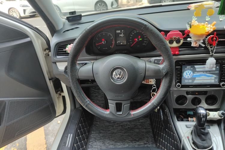 Used Volkswagen Gran Lavida 2013 1.6L Automatic Fashion Model
