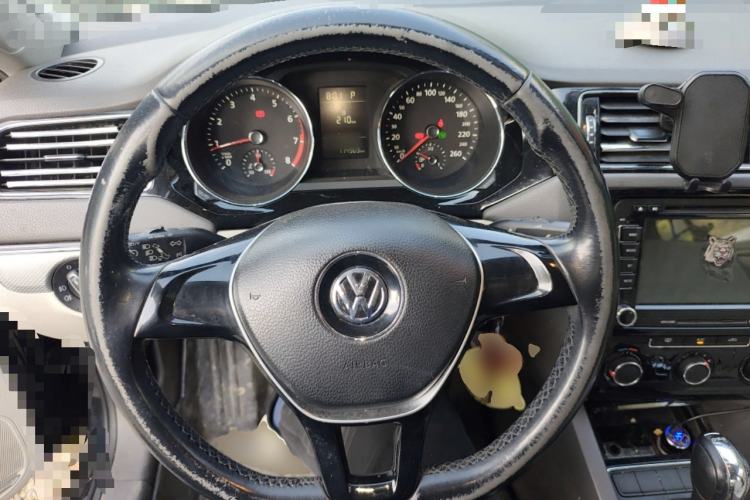 Used Volkswagen Sagitar 2015 230TSI Automatic Comfort Version
