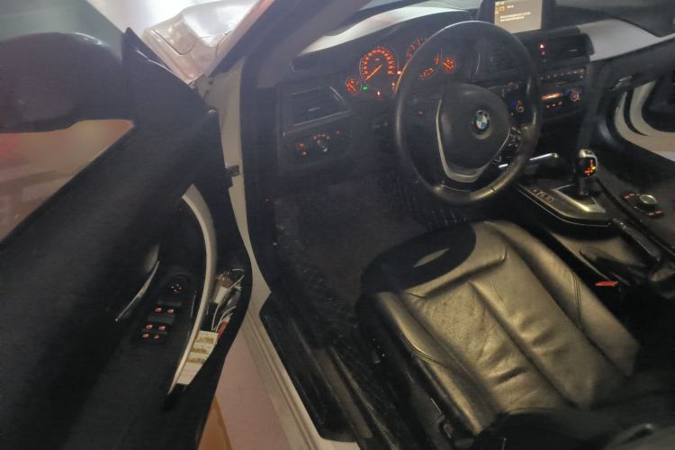 Used BMW 3 Series GT 2013 320i Leading Model
