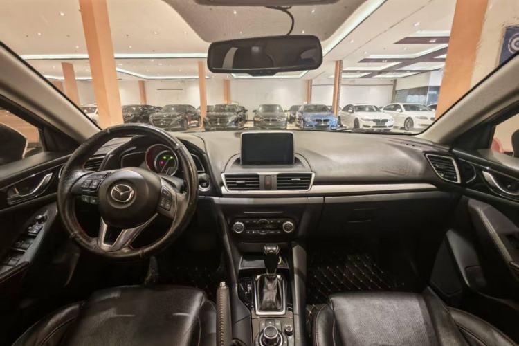 Used Mazda 3 Axela 2014 Hatchback 2.0L Automatic Flagship Model Interior 3