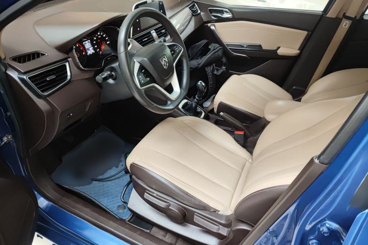 Used Baojun 310W 2017 1.5L Manual Fashion Model China V
