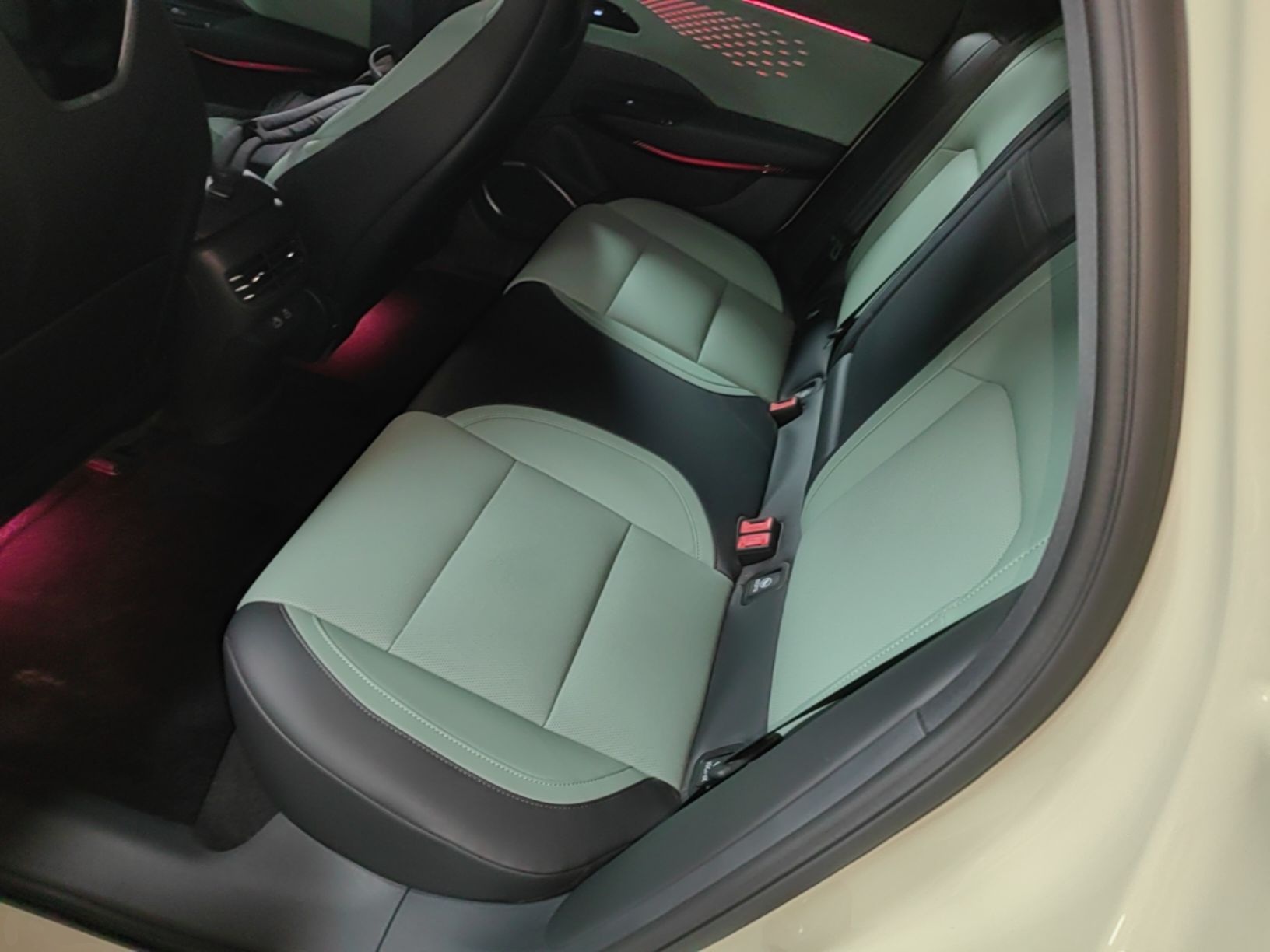 Hongqi EH7 2025 690 Smart Selection Edition — снимка 20