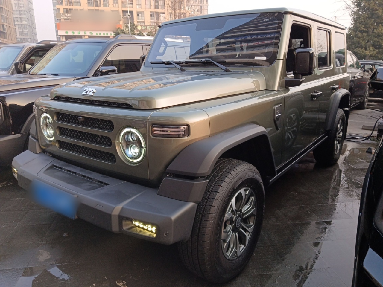 Под передней частью автомобиля