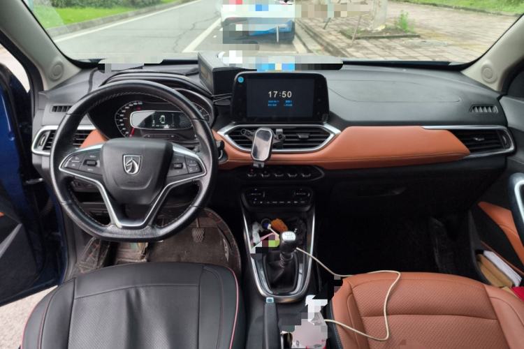 Used Baojun 510 2017 1.5L Manual Luxury Model Center Console
