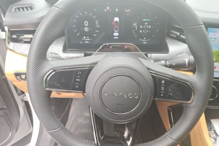 Used Lynk & Co 09 2021 2.0T Halo Six-Seater Steering Wheel