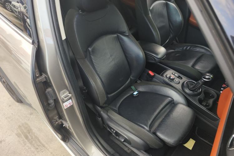 Used MINI Countryman 2018 1.5T COOPER ALL4 Artist Right Front Seat