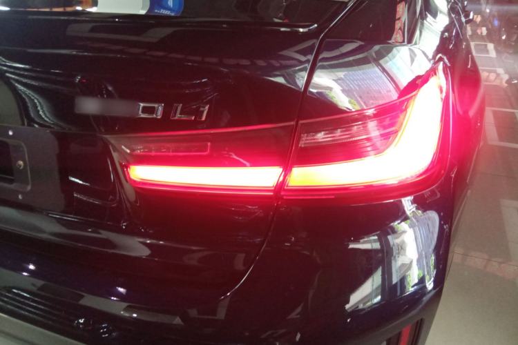 Used BMW 3 Series 2025 330Li M Sport Shadowline Package Right Rear Taillight