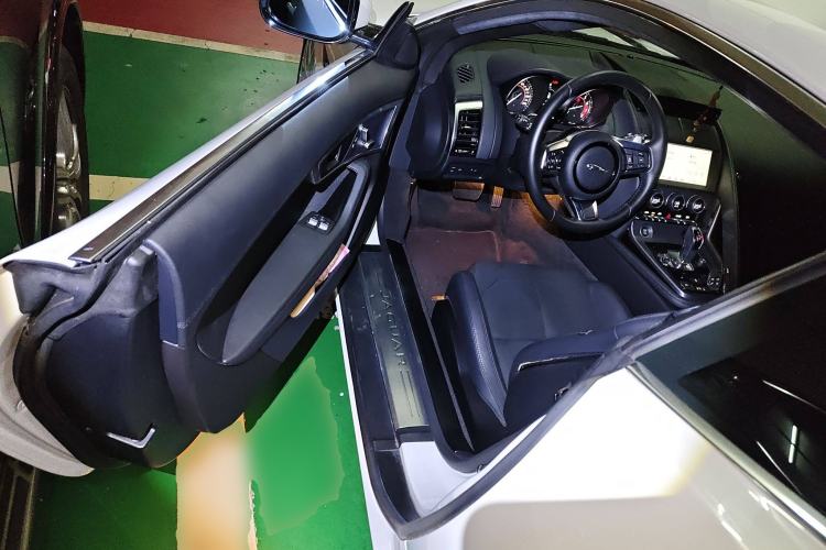 Used Jaguar F-TYPE 2019 2.0T Hardtop Version
