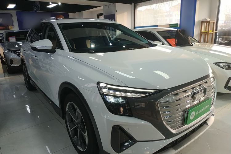 Used Audi Q5 e-tron 2023 40 e-tron Starry Edition Luxury Package Front Right 45 Deg