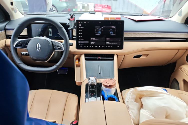 Used Hima AITO M7 2022 1.5T Four-Wheel Drive Luxury Edition Center Console