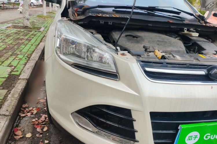 Used Ford Kuga 2013 1.6L GTDi Two-Wheel-Drive Comfort Model Right Front Headlight