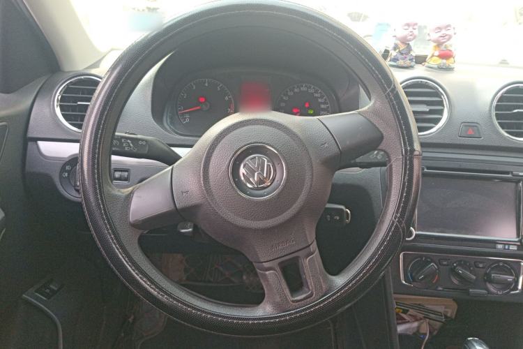 Used Volkswagen Jetta 2015 Value Edition 1.6L Automatic Comfort Version Steering Wheel