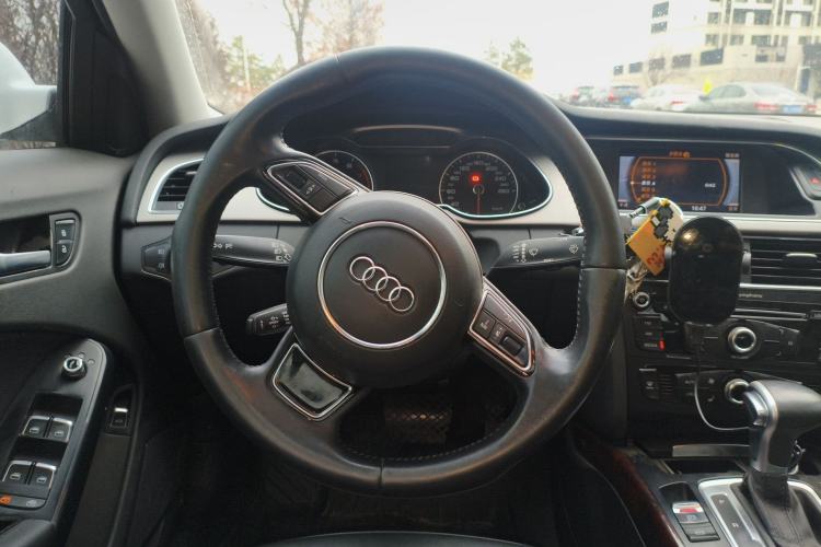 Used Audi A4L 2013 35 TFSI Automatic Comfort Model Steering Wheel