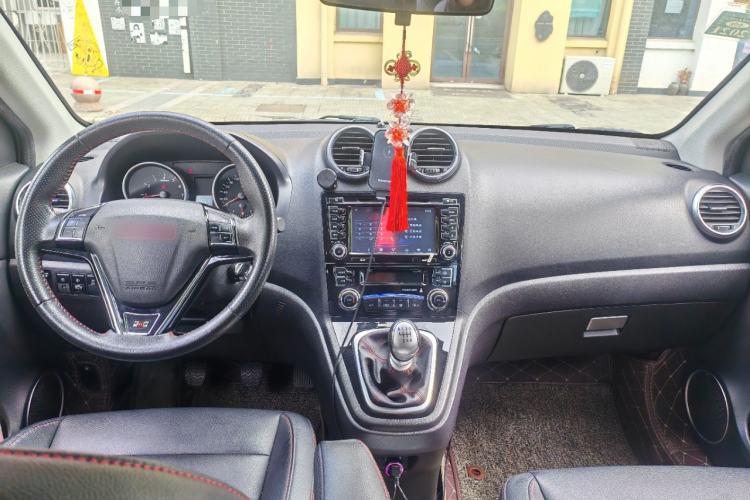 Used Haval H6 2015 Upgraded Model 1.5T Manual Two-Wheel Drive Elite Version Center Console