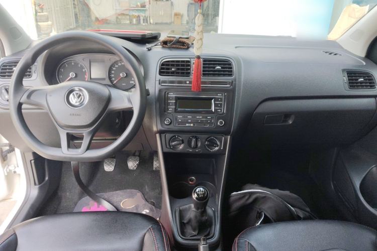 Used Volkswagen Polo 2014 1.4L Manual Fashion Edition Center Console