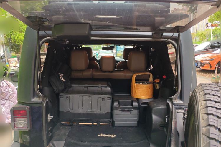 Used Jeep Wrangler 2013 3.6L Rubicon four-door model Trunk