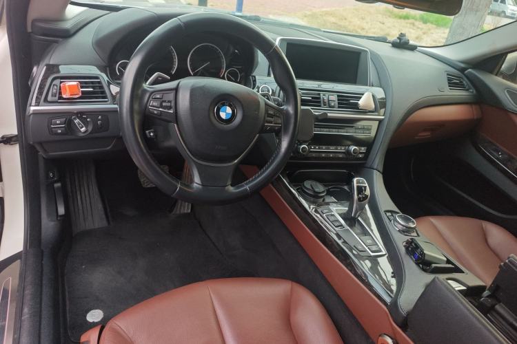 Used BMW 6 Series 2012 640i two-door coupe Center Console
