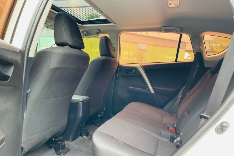 Used Toyota RAV4 2016 2.0L CVT Two-Wheel Drive Fashion Edition China V Standard Exterior 6