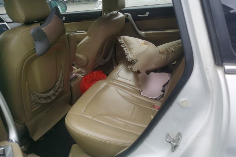 Used Haval H6 2013 Upgraded Model 2.4L Automatic Two-Wheel Drive Prestige Version
