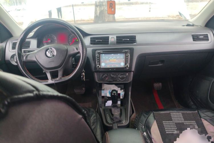 Used Volkswagen Santana 2016 1.6L Automatic Fashion Edition Center Console