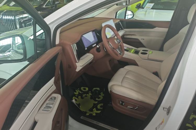 Used BYD Xia 2025 DM-i 1.5T 180km Excellence Model Driver Seat