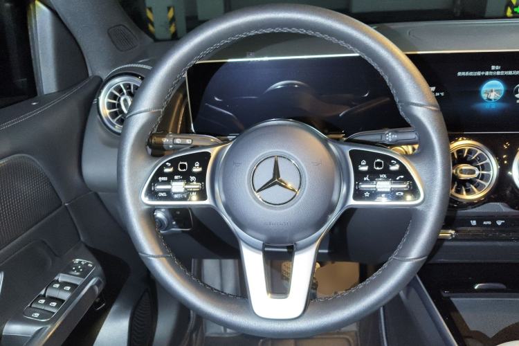 Used Mercedes-Benz GLB 2020 Updated GLB 200 Dynamic Edition Steering Wheel