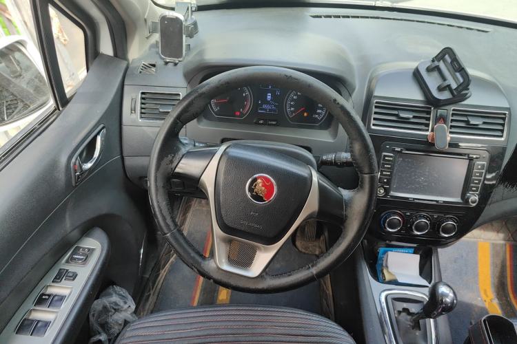 Used FORTHING Joyear 2014 LV Facelift 1.5L AMT Luxury Model Steering Wheel