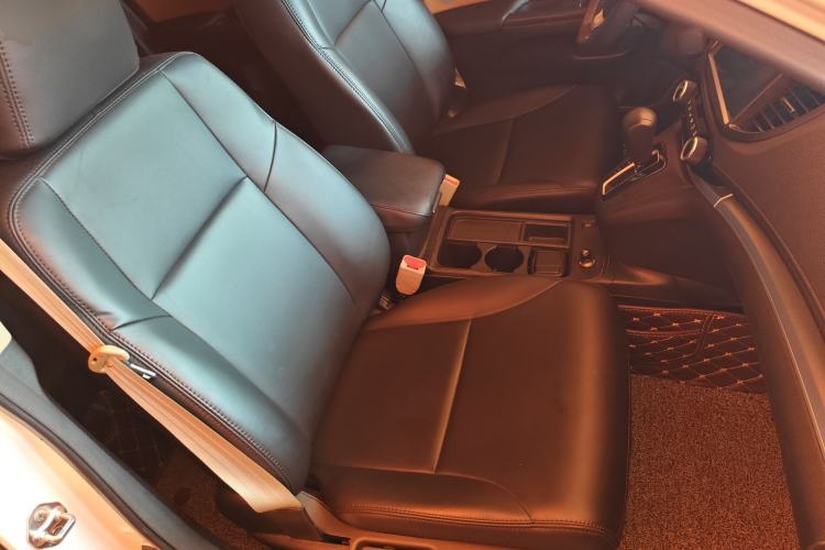 Used Honda CR-V 2016 2.0L Two-Wheel Drive Classic Edition Right Front Seat