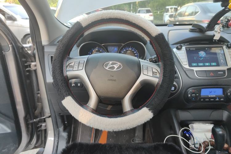 Used Hyundai ix35 2015 2.0L Automatic 2WD Smart Version China V Standard Steering Wheel