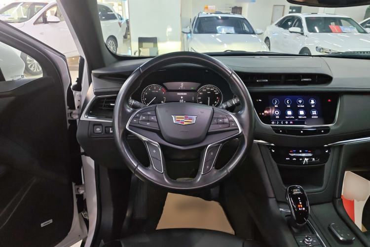 Used Cadillac XT5 2021 28T Luxury Model Steering Wheel