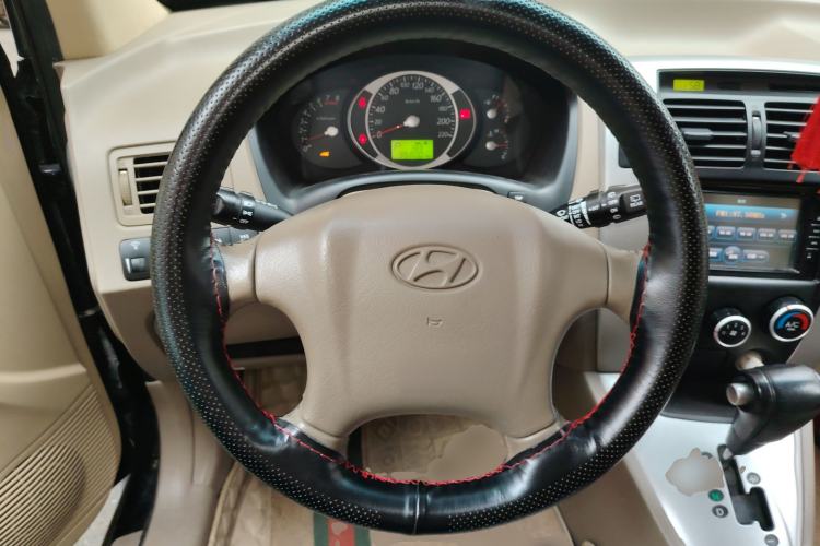 Used Hyundai Tucson 2009 2.0L Automatic Two-Wheel Drive with Sunroof
