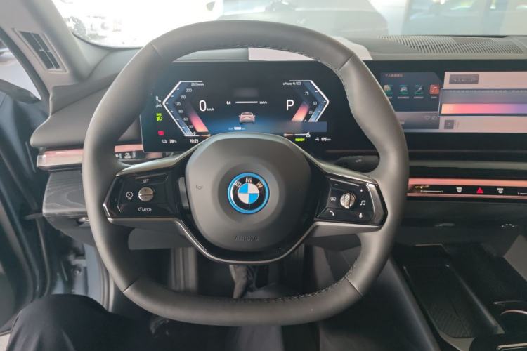 Used BMW i5 2025 eDrive 40L Luxury Package
